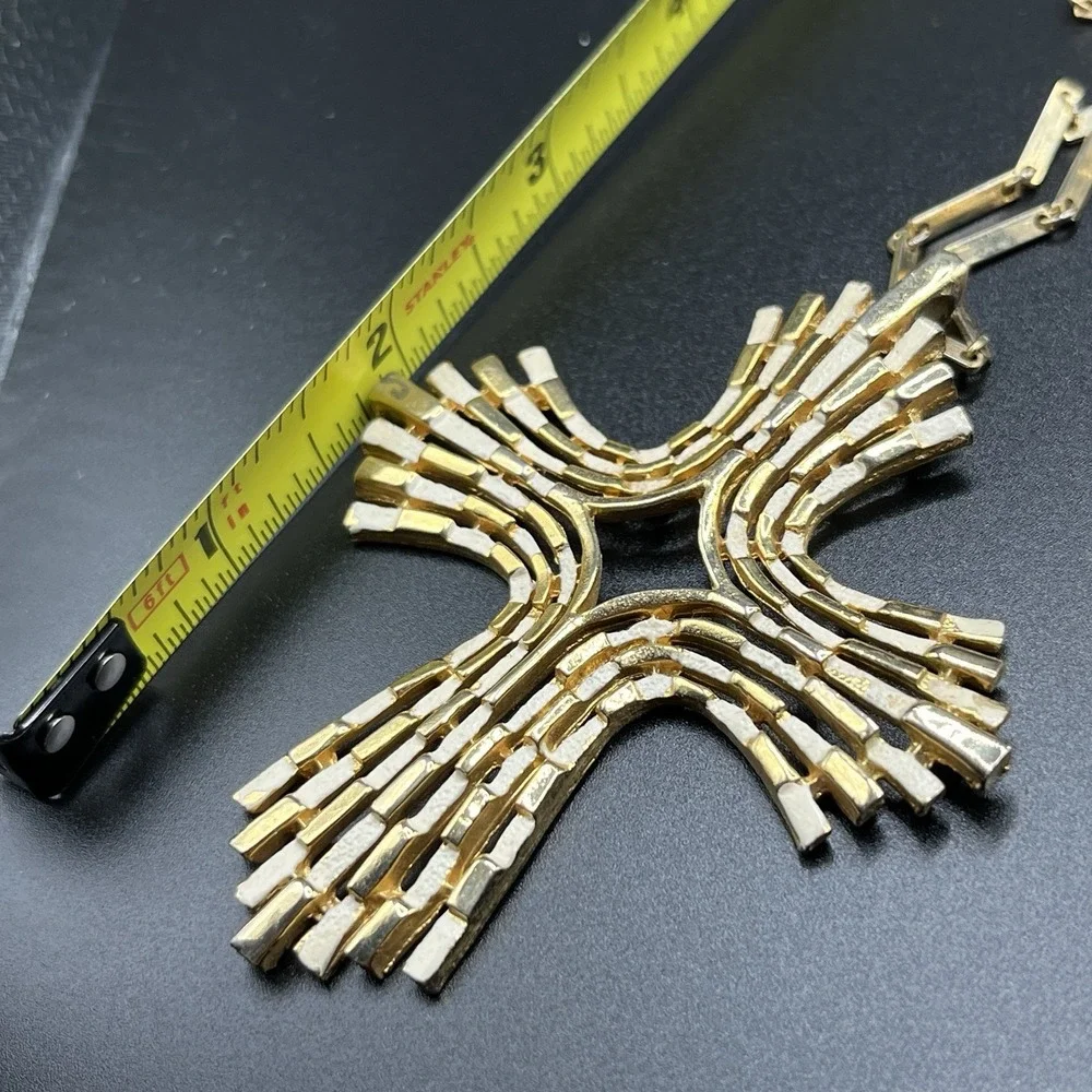 Vintage 60s Gold Tone & White Enamel Chunky Brutalist Cross Pendant Necklace 18